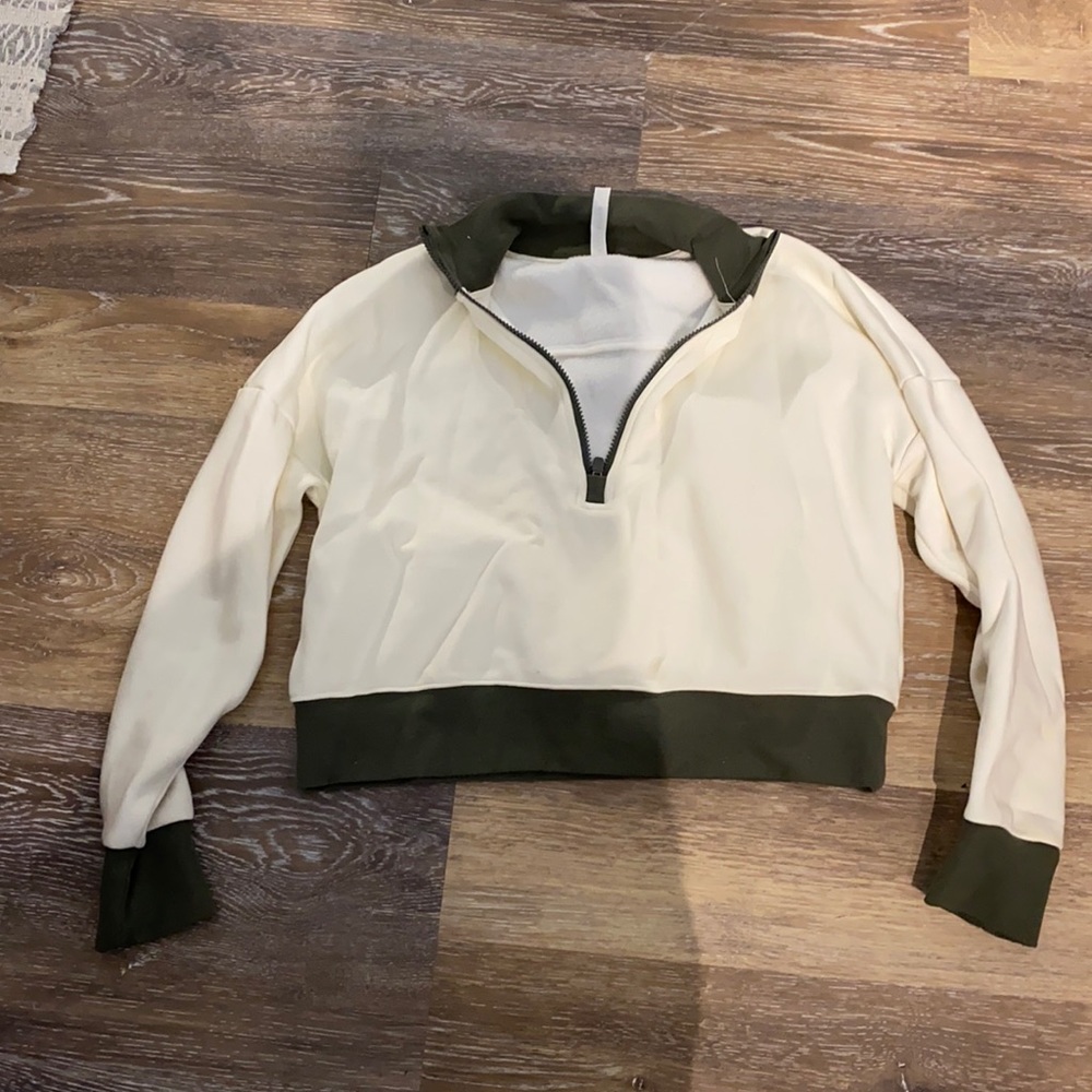 🎁  FABLETICS // Sweater